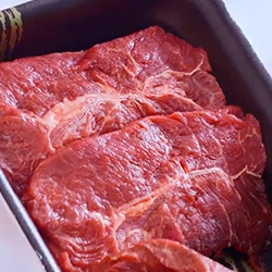 牛羊肉變深紅色？別擔心，這是正常現象！