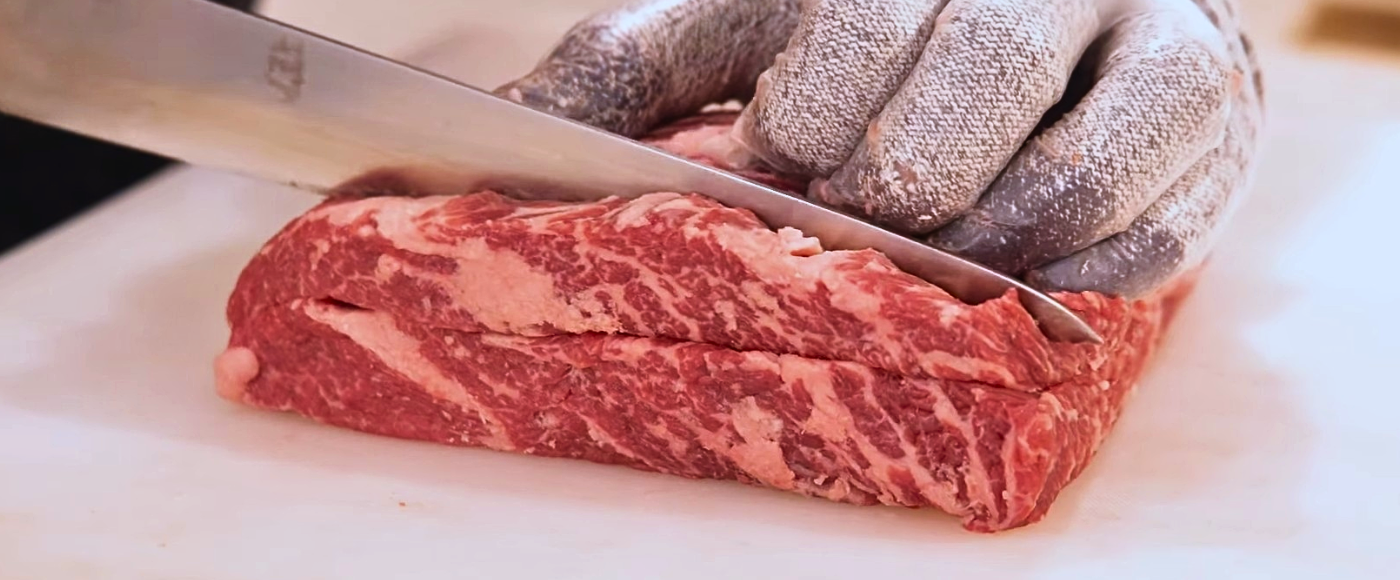 怎麼切最嫩？學會「逆紋切」這招，在家也能煮出大廚級口感！